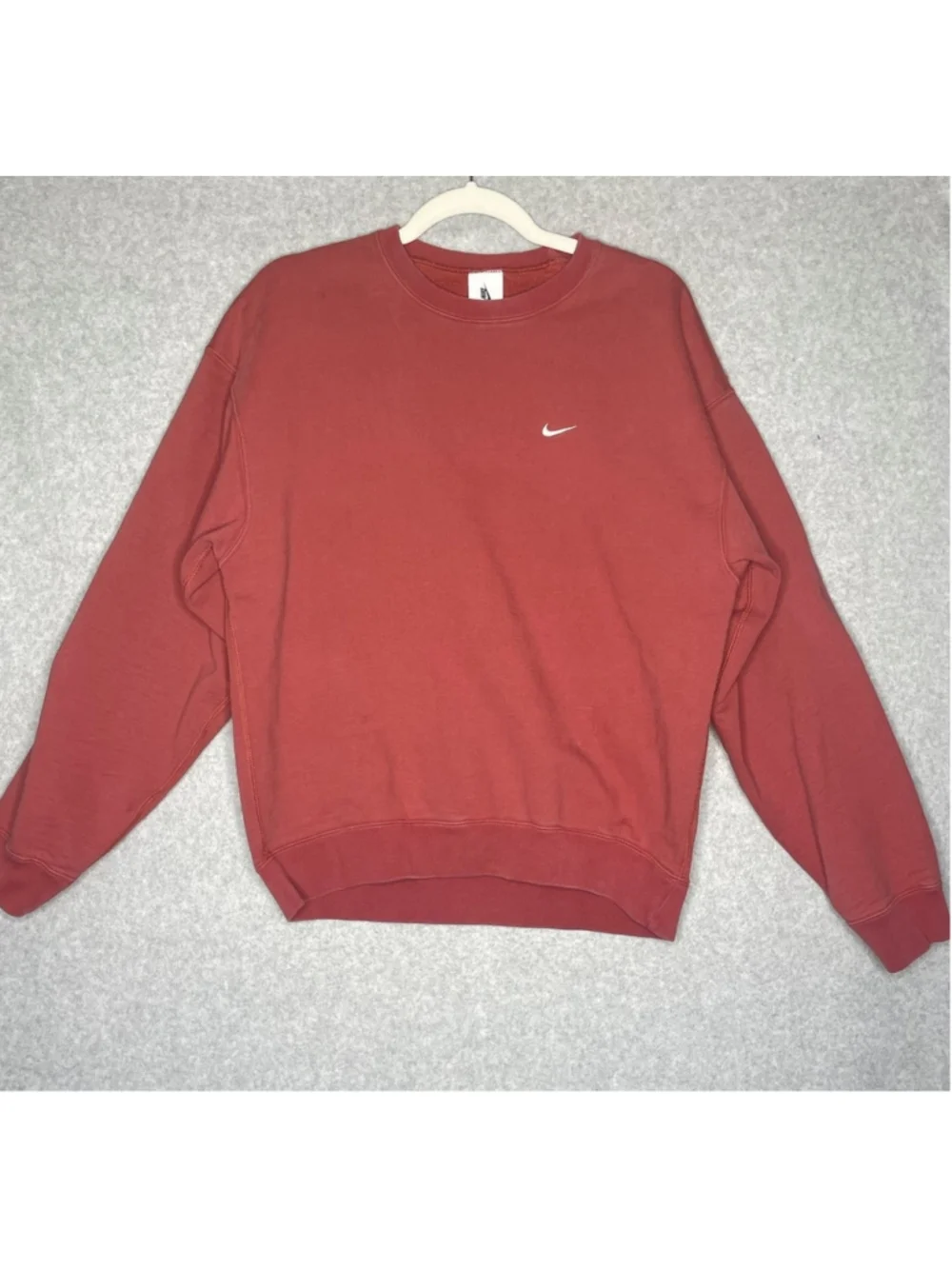 Nike Logo Embroidered Cropped Crewneck Sweatshirt Maroon Women’s Sz Medium